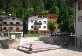 Hotel Oswald has Balcony rooms
