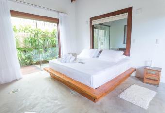 Pousada Ka 347 has rooms with a private hot tub