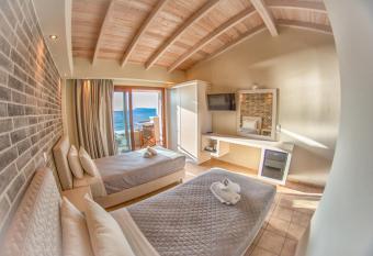 Tereza s Sunset Hotel has Balcony rooms