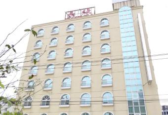 Long View Hotel allows 18 year olds to book a room