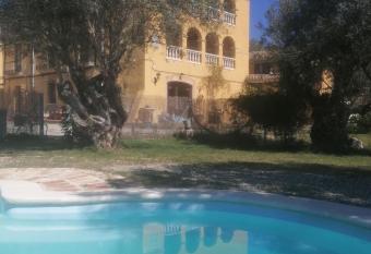 Maset del Garraf allows 18 year olds to book a room