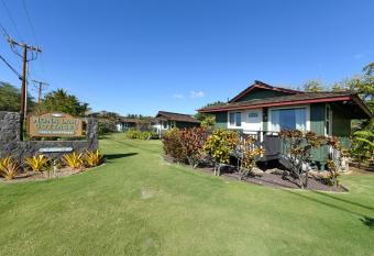 Nona Lani Cottages allows 18 year olds to book a room