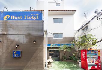 Best Hotel allows 18 year olds to book a room