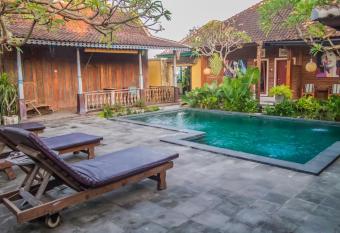 Griya Pasir Ukir allows 18 year olds to book a room