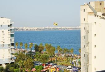 Hotel Royal Hill allows 18 year olds to book a room