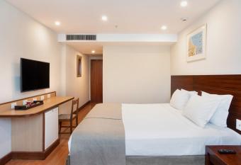 Windsor Plaza Copacabana allows 18 year olds to book a room