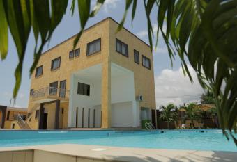 Cocktail and Dreams Hotel allows 18 year olds to book a room