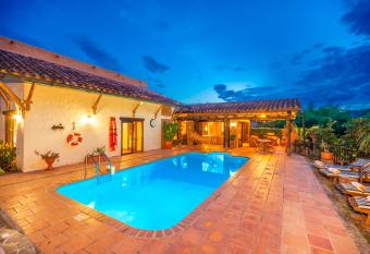 Finca Villa Gregory has Balcony rooms