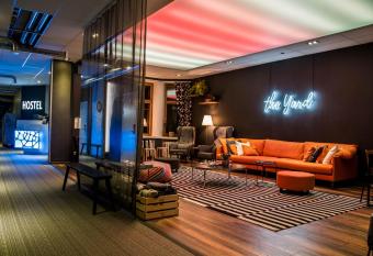 The Yard Hostel has Balcony rooms