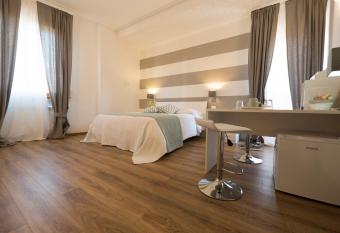 Suite Simonetta has Balcony rooms