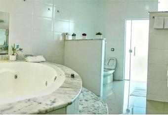 Hotel Picad  o has rooms with a private hot tub