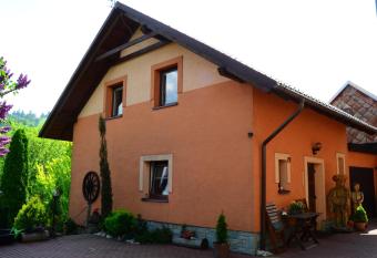 Apartments Ve Dvo  e allows 18 year olds to book a room