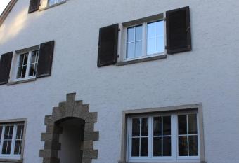 Bismarck Hostel   hringen allows 18 year olds to book a room