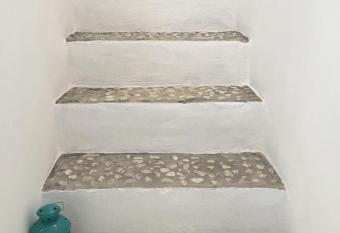 EXCLUSIVA Casa Mezquita - Pueblo Relax Senderismo allows 18 year olds to book a room