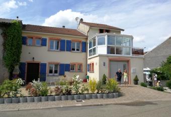 Chez Violette allows 18 year olds to book a room