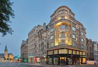 City Hotel allows 18 year olds to book a room