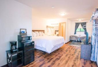 Timber Pointe Resort has Balcony rooms