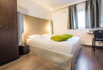 Mandarina Hotel Luxembourg Airport allows 18 year olds to book a room