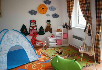 Lipno Lake House has rooms with a private hot tub