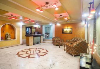 Hotel Airlines has Smoking rooms