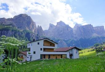 Alpin Relais B&B Villa Melisse has Balcony rooms