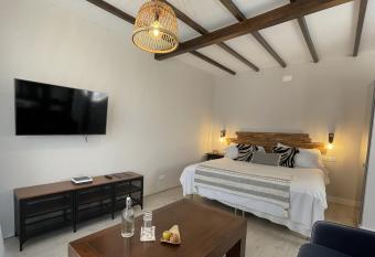 Villa Dama by AirNest allows 18 year olds to book a room