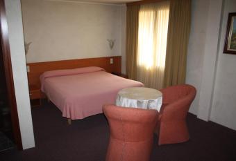 Auberge Gaglioti allows 18 year olds to book a room