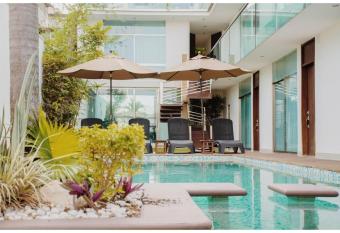 Amoe Hotel Boutique & Spa has rooms with a private hot tub