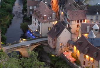 Les Maisons du Pont has Balcony rooms