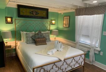 Peace and Plenty Inn has Balcony rooms