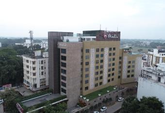 Hotel Madin allows 18 year olds to book a room