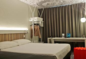 Ibis Luxembourg Airport allows 18 year olds to book a room