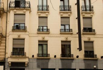 HOTEL de la POSTE has Balcony rooms