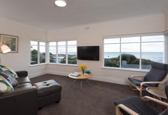 Sunrise at Penguin has Balcony rooms