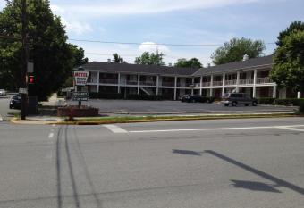Motel Town House allows 18 year olds to book a room