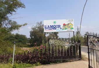 Lamour Beach Resort has Balcony rooms