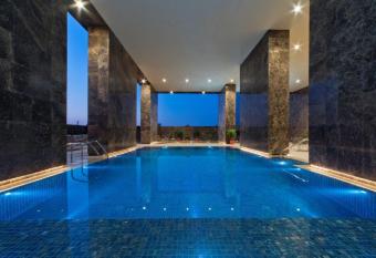 voco Doha West Bay Suites, an IHG Hotel allows 18 year olds to book a room