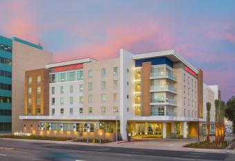 Hampton Inn & Suites Lax El Segundo has Balcony rooms