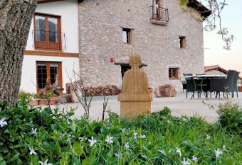 Agroturismo Erlete Goikoa has Balcony rooms