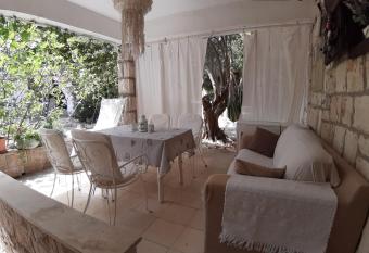 Apartment Lila garden has Balcony rooms