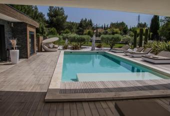 Mas des Cigales has Balcony rooms