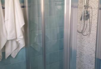 Residenza del Mare & SPA has rooms with a private hot tub