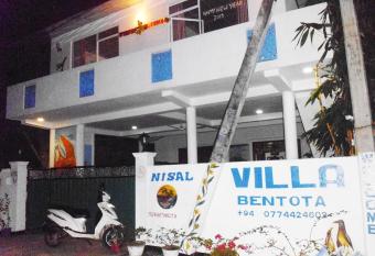 Nisal Villa Bentota has Balcony rooms