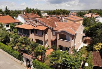 Apartments Sven-Marino has Balcony rooms