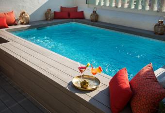 Vincci Mae has Balcony rooms