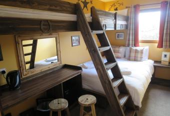 Adventurer s Village Milton Keynes has Balcony rooms