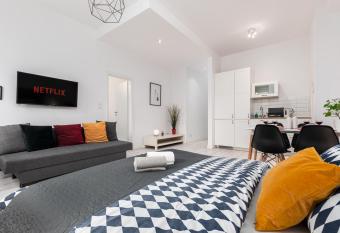 Palm Aparts Warsaw has Balcony rooms