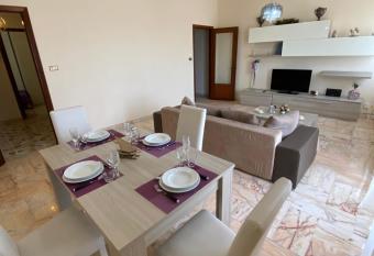 Nel Cuore Del Golfo Di Ognina has Smoking rooms