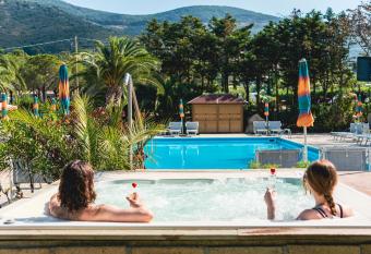 Casa Dei Prati Camping Village has Balcony rooms