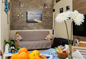 CasaLungoMare has Balcony rooms